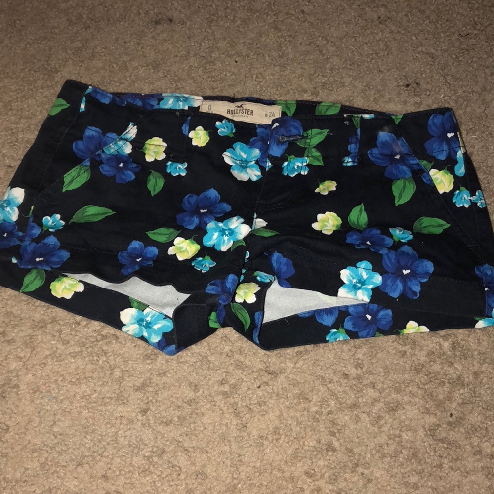 floral hollister short-shorts